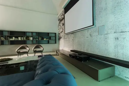 Trend autunno-inverno 2018, il colore domina l’arredamento